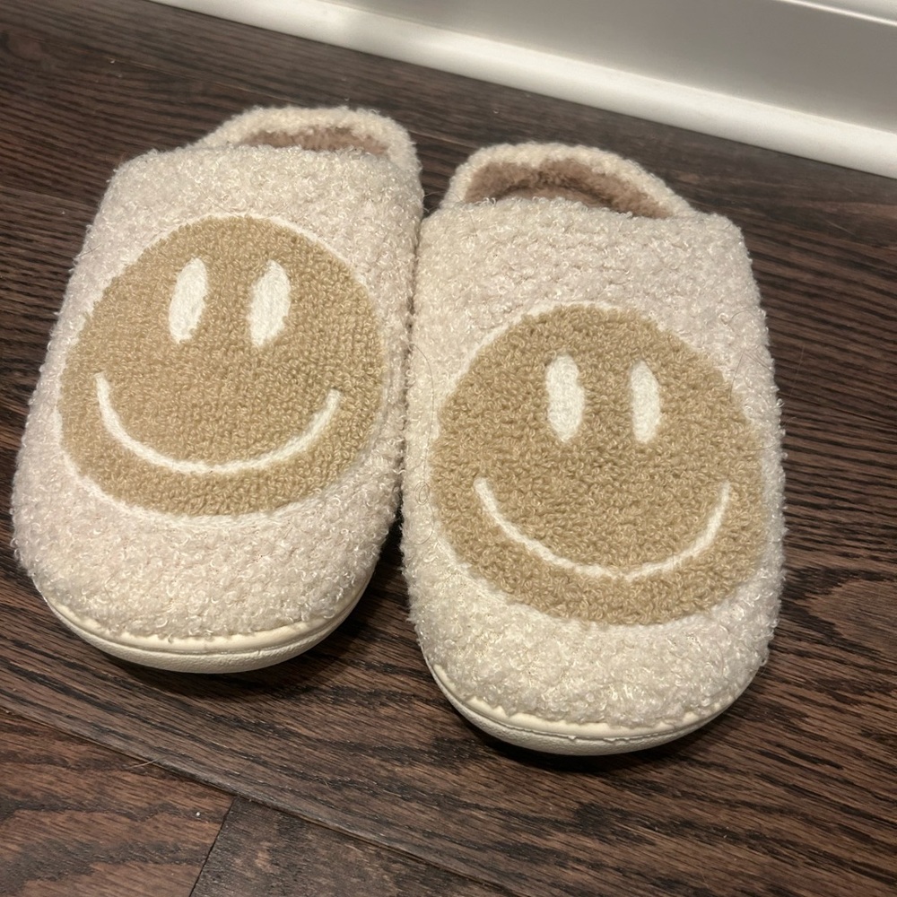 Cozy Beige Smiley Face Kids Slippers